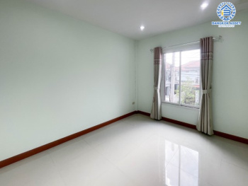 *****ทาวน์เฮ้าส์มือสอง โครงการ บัวทองธานี พาร์ควิลล์ 12 กาญจนาภิเษก หลังมุม! บนเนื้อที่ 28 ตร.ว. ฟังก์ชัน 3 ห้องนอน 2 ห้องน้ำ 1 ที่จอดรถ แถมฟรี! เครื่องปรับอากาศ เครื่องทำน้ำอุ่น ไม่เคยเข้าอยู่ ใกล้เซ็นทรัลเวสต์เกต เพียง 5 นาทีก็ถึงรถไฟฟ้าสายสีม่วง "สถานีบางพลู"